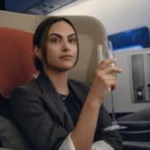 Review Film Upgraded: Komedi Romantis dalam Penerbangan