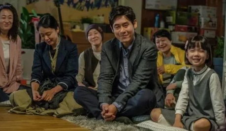 Review Film Keluarga Hangat dengan Pesan Moral