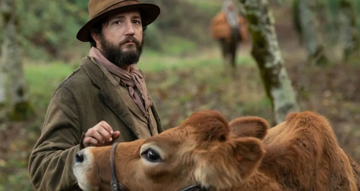 Review Film First Cow Bisnis Kue Dua Imigran di Oregon